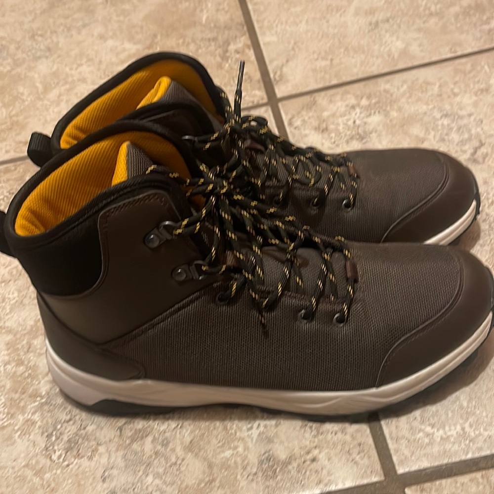 Brand new winter boots!!